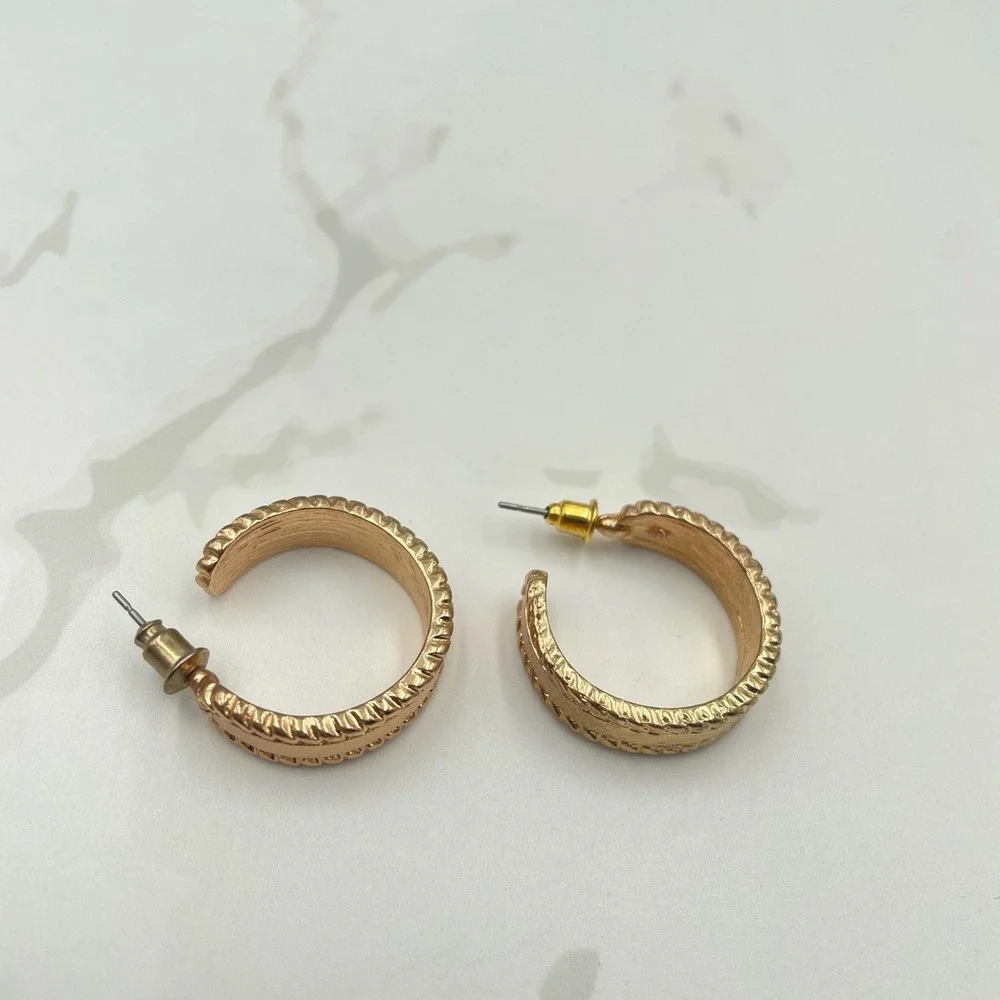 Vintage Gold Tone‎ Wide Hoops Earrings Rope Edge Dome Chunky Post Back Retro 80s